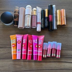 Lot of celebrity makeup: fenty beauty, Gucci, Charlotte tilbury, rare beauty NEW